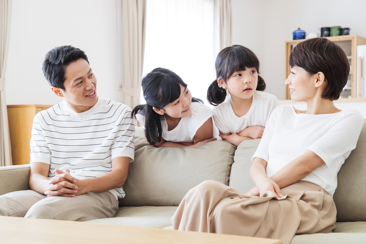 会話をする家族
